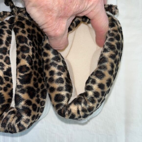 NEW-TOTES & ISOTONER Ankle Booties Slippers Leopard Trim Women's Size 6.5-7.5 M - Picture 5 of 8